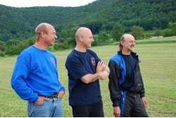 Jürgen Autrata, Bürgermeister Rolf Kammerlander und Tommy Walker bei der Begrüßung